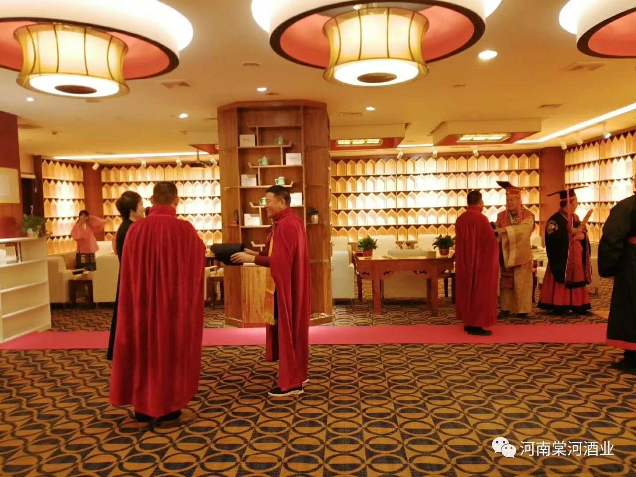 進(jìn)門煮酒論英雄 出門英雄興中原