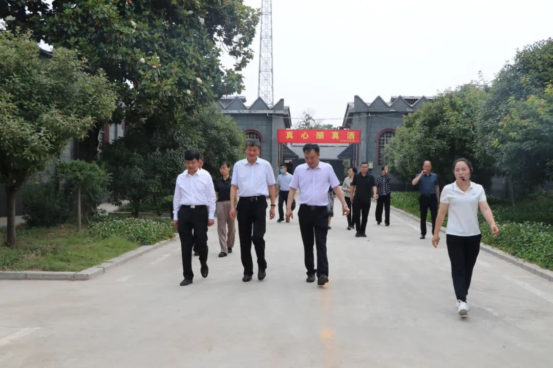 市政協(xié)主席陳鋒一行蒞臨棠河集團(tuán)進(jìn)行“加快推進(jìn)農(nóng)產(chǎn)品加工業(yè)高質(zhì)量發(fā)展”專題調(diào)研