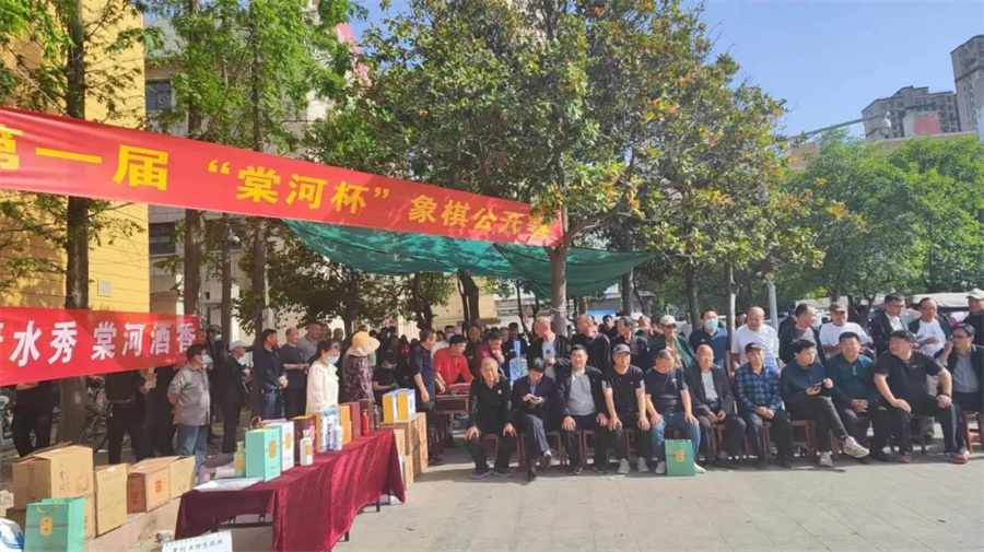 慶?！拔逡弧钡谝粚锰暮颖笃骞_賽在西平縣柏城東關(guān)廣場舉辦